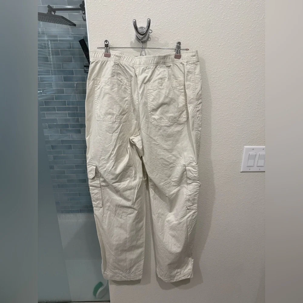 Abercrombie Women’s Wide Leg Cargo Pants - Picture 2 of 2